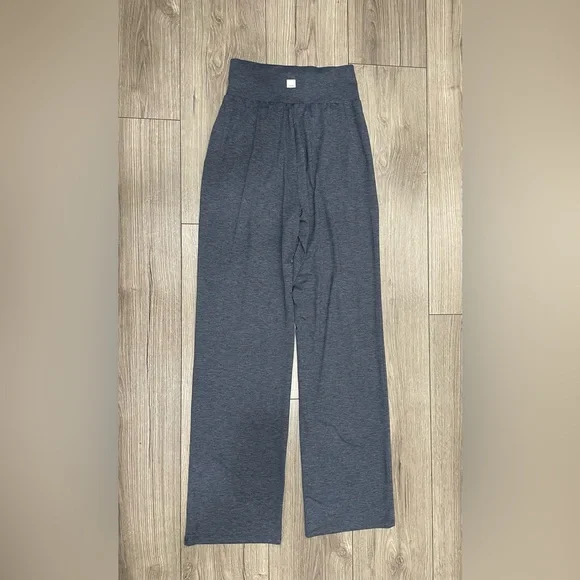 Vuori Lux At Ease Straight Leg Pants Size XS - Picture 11 of 12